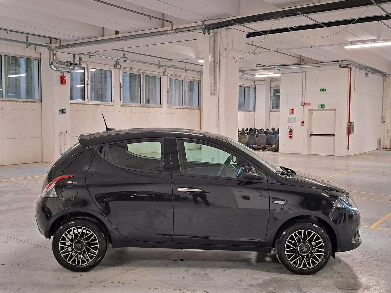 Lancia Ypsilon 1.0 FireFly Hybrid Platino MY'24 Km. 0 (GT697BT)
