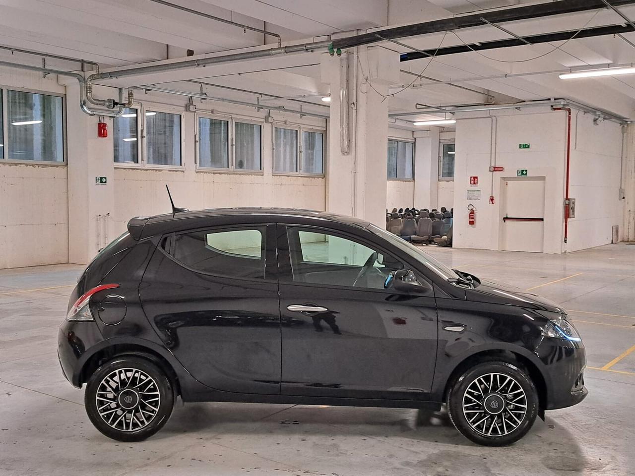 Lancia Ypsilon 1.0 FireFly Hybrid 70CV Platino MY'24 Km. Zero