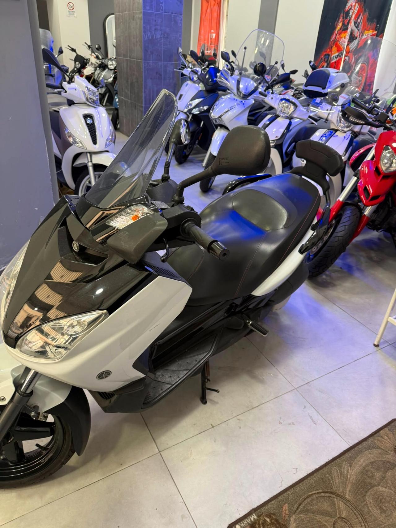 Yamaha X-Max 250