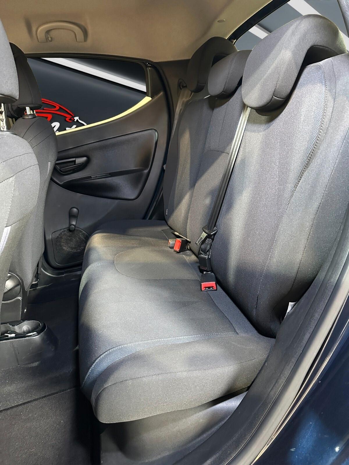 Lancia Ypsilon 1.2 69 CV 5 porte S&S Platinum IVA ESPOSTA