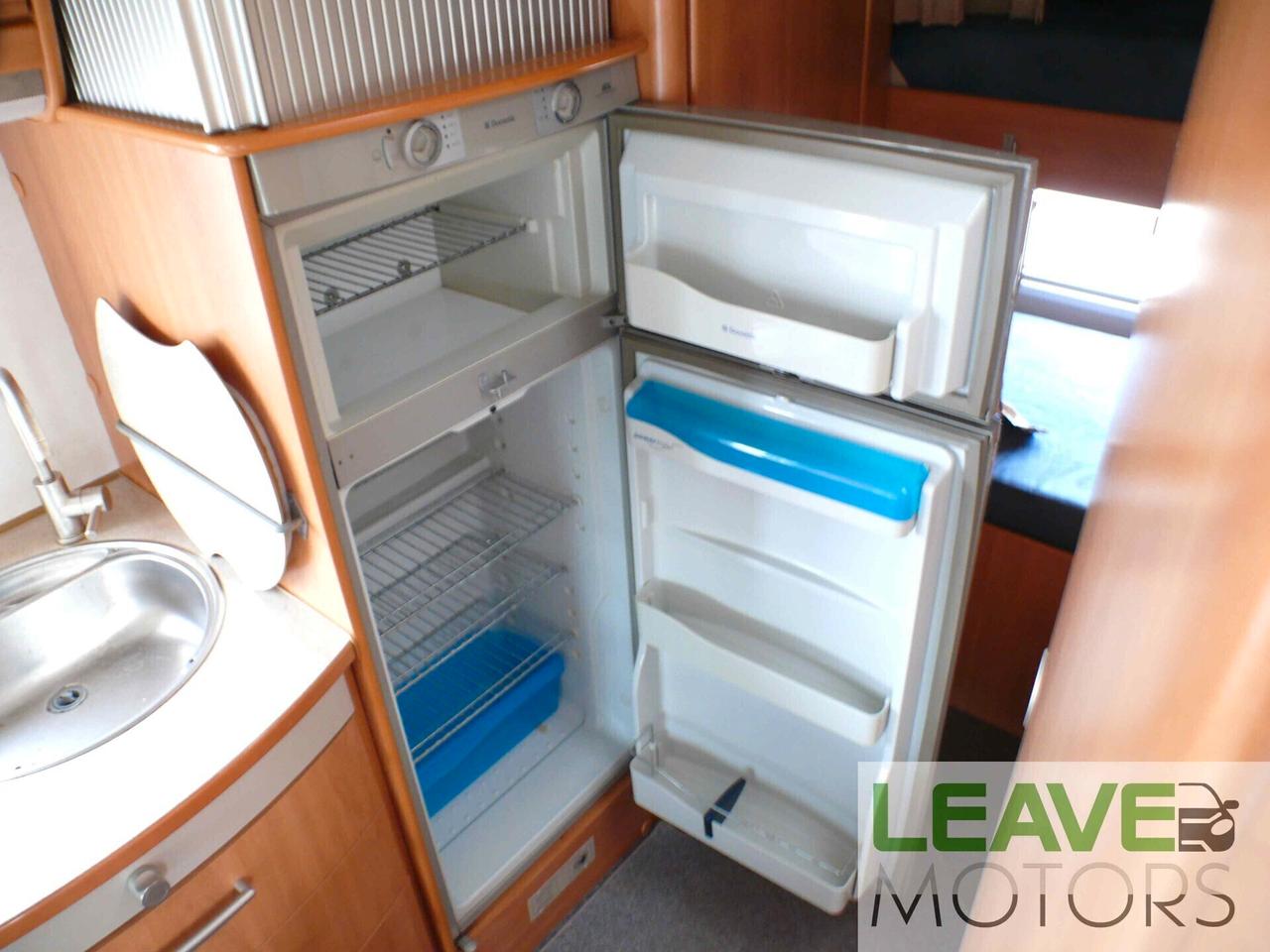 Hymer/eriba camper mansardato (M1327)