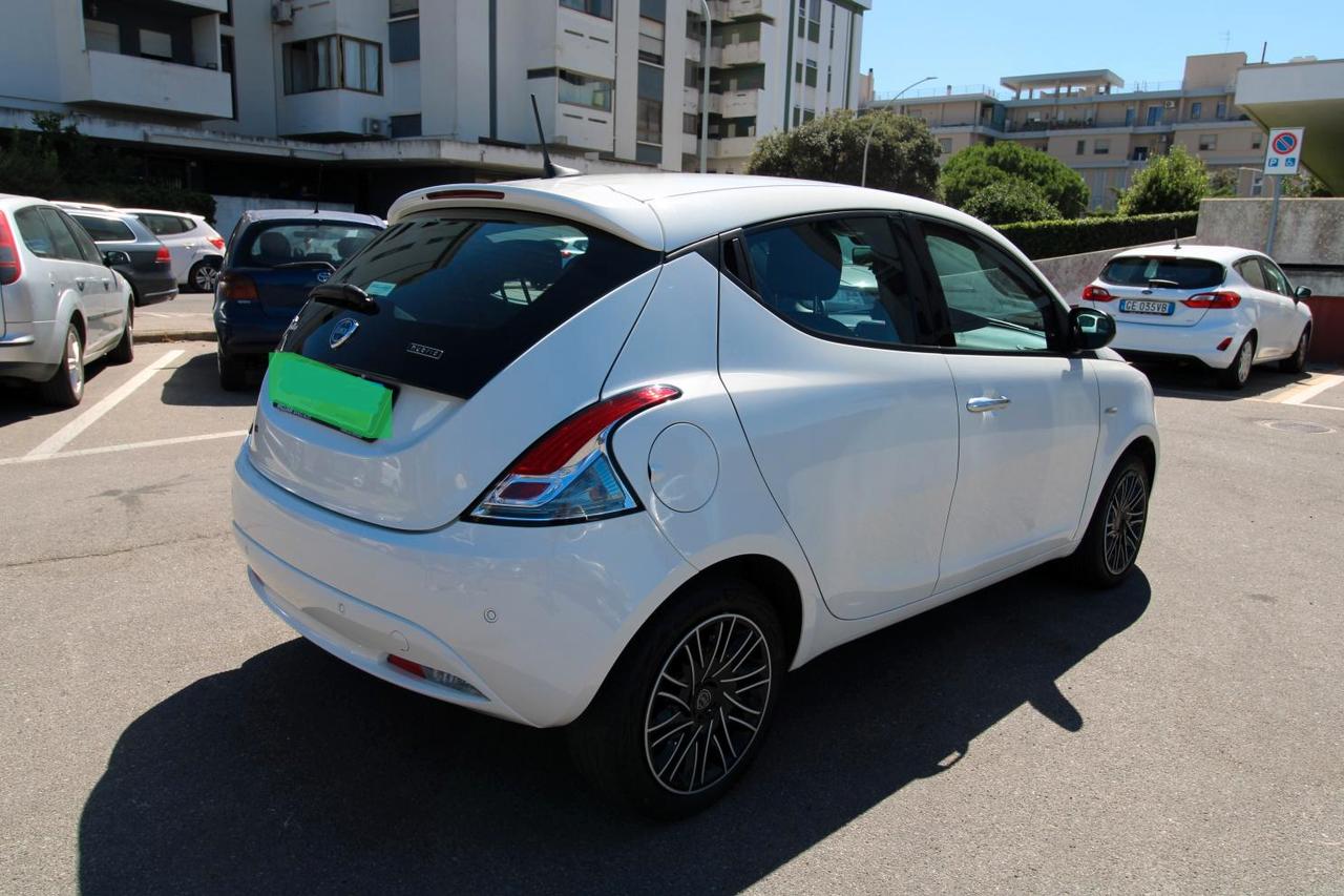 Lancia Ypsilon 1.0 FireFly 5 porte S&S Hybrid Alberta Ferretti