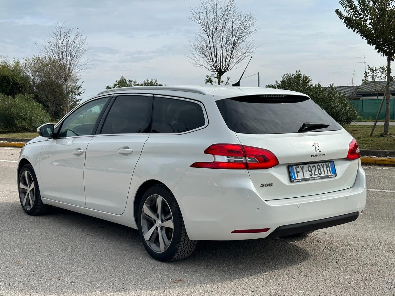 Peugeot 308 BlueHDi 130 S&S EAT8 SW Allure