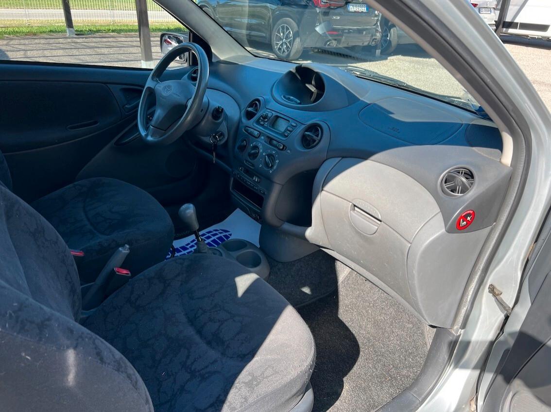 Toyota Yaris Yaris 3p 1.0 - 102.500 KM - NEOPATENTATI
