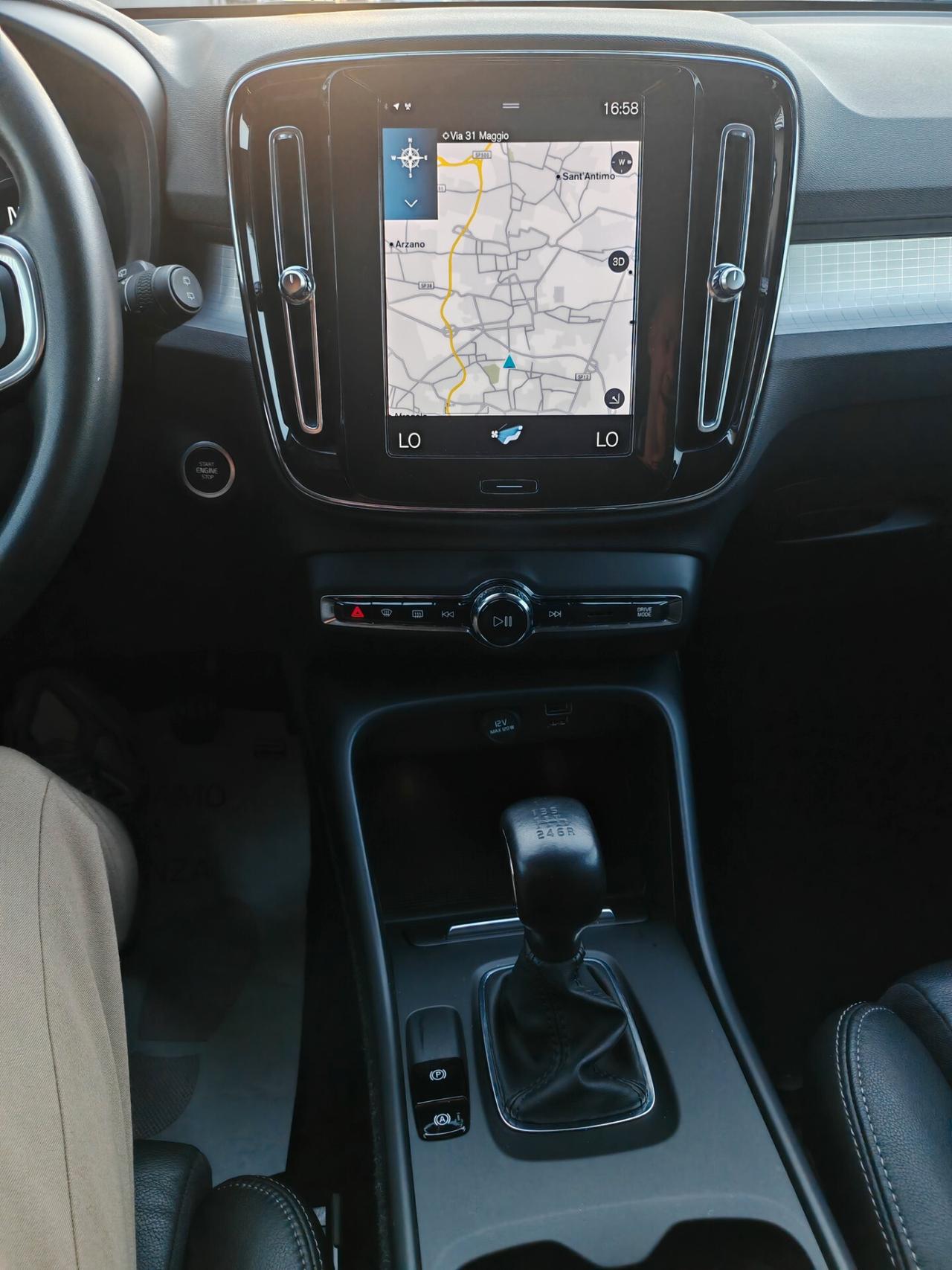 Volvo XC40 T3 Momentum Pro