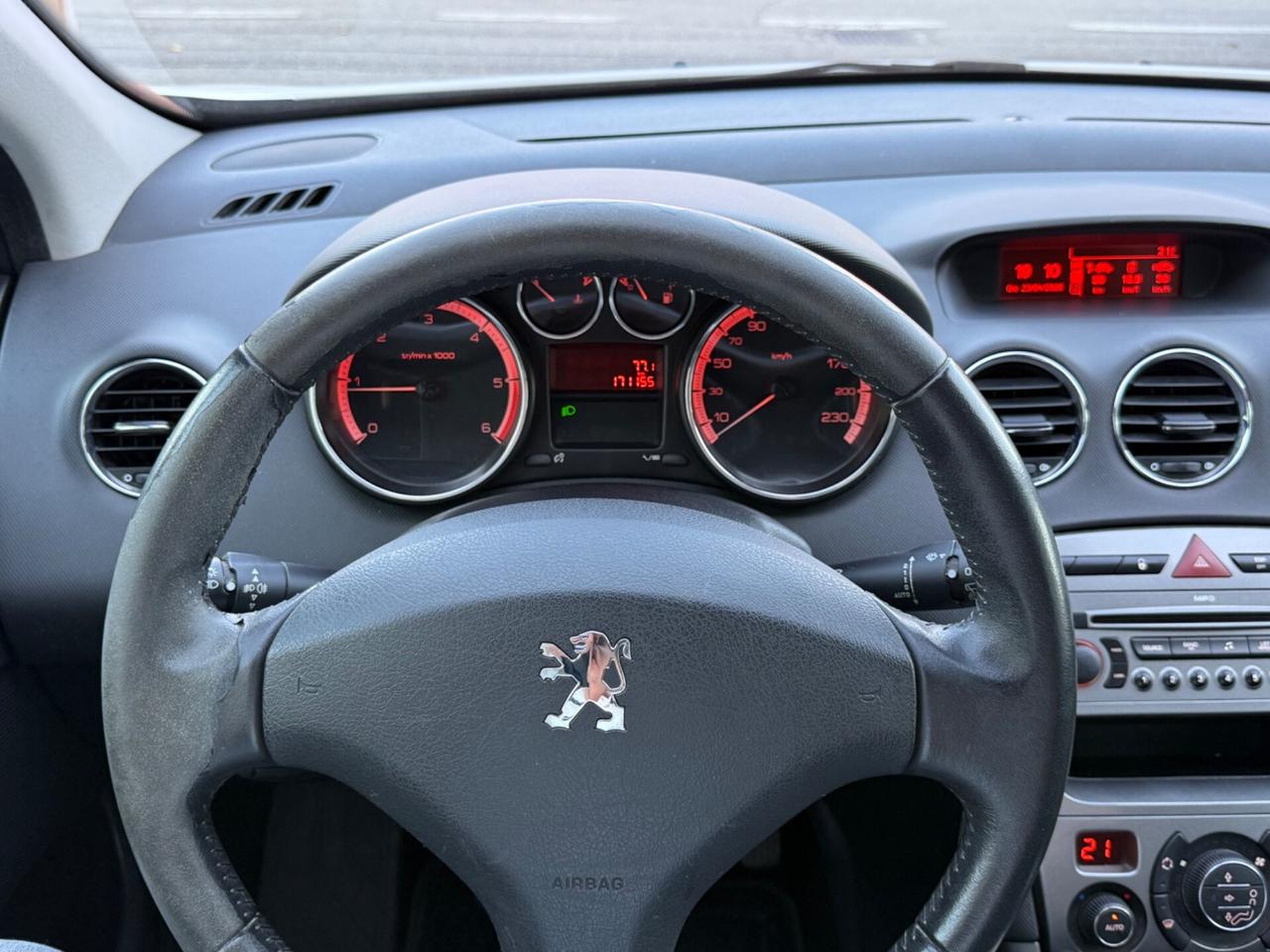Peugeot 308 7 posti TAGLIANDI CERTIFICATI 1.6 HDi 110CV SW Ciel Tecno