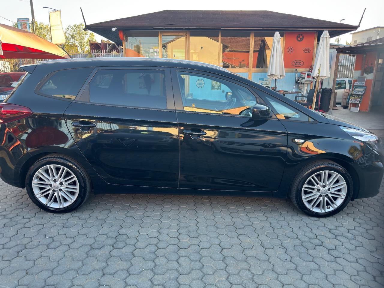 Kia Carens 1.7 CRDi 7 POSTI ADATTA A NEOPATENTATI 115 CV Class