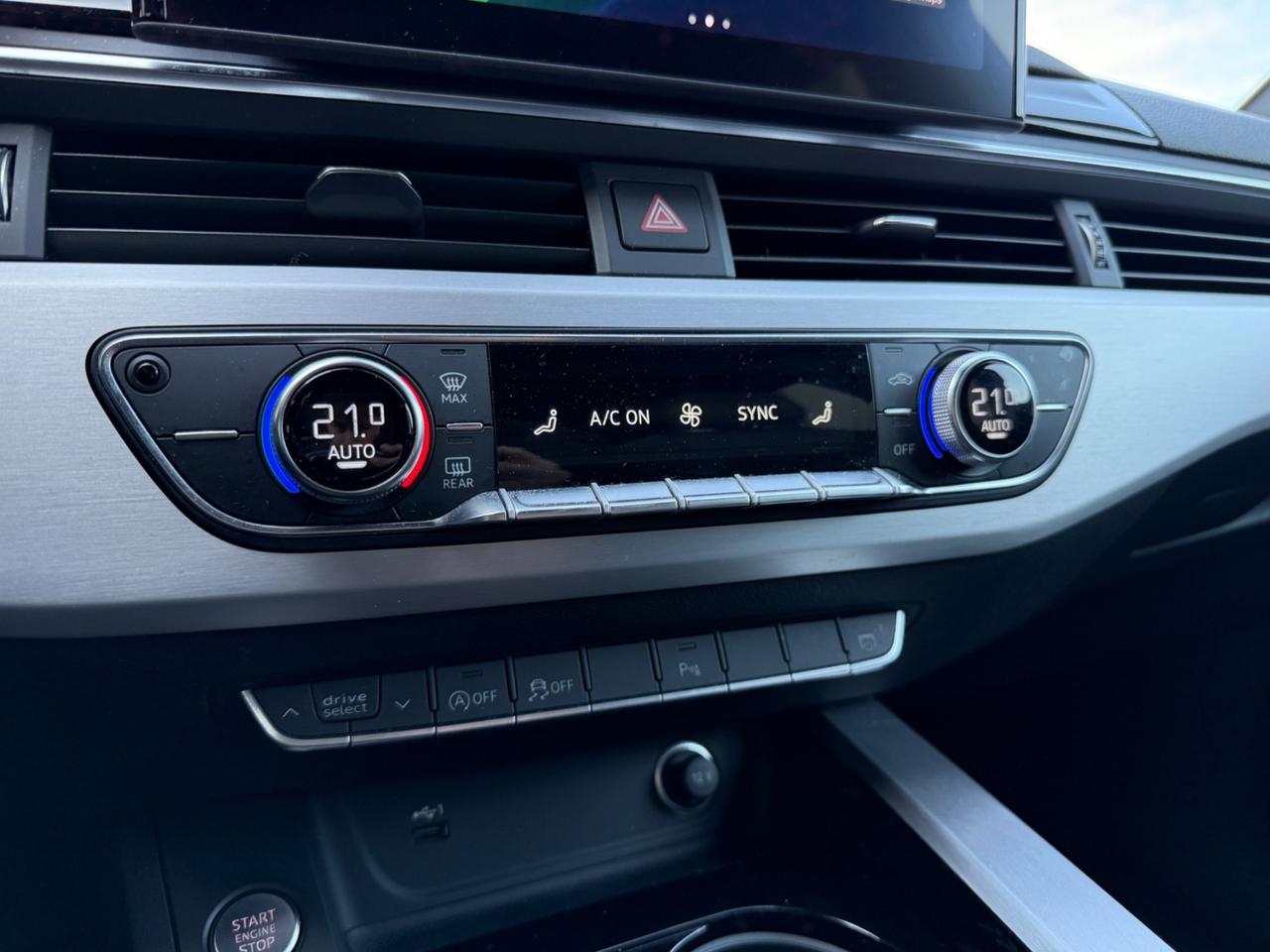 Audi A4 Avant 40 TDI quattro S tronic S line|BLACK LINE