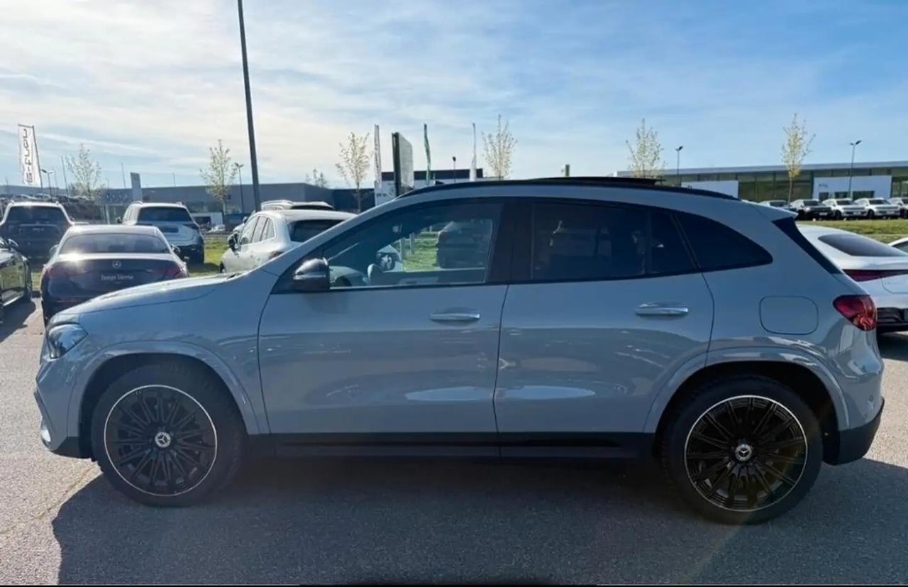 MERCEDES-BENZ GLA 200D NEW 150CV AUTOMATIC 4MATIC AMG LINE ( FARI LED - TETTO PANORAMICO APR. - PELLE - DISTRONIC - NIGHT PACK - NAVI PREMIUM - PARK ASSIST - TELEVAMERA 360 - CERCHI 20 )