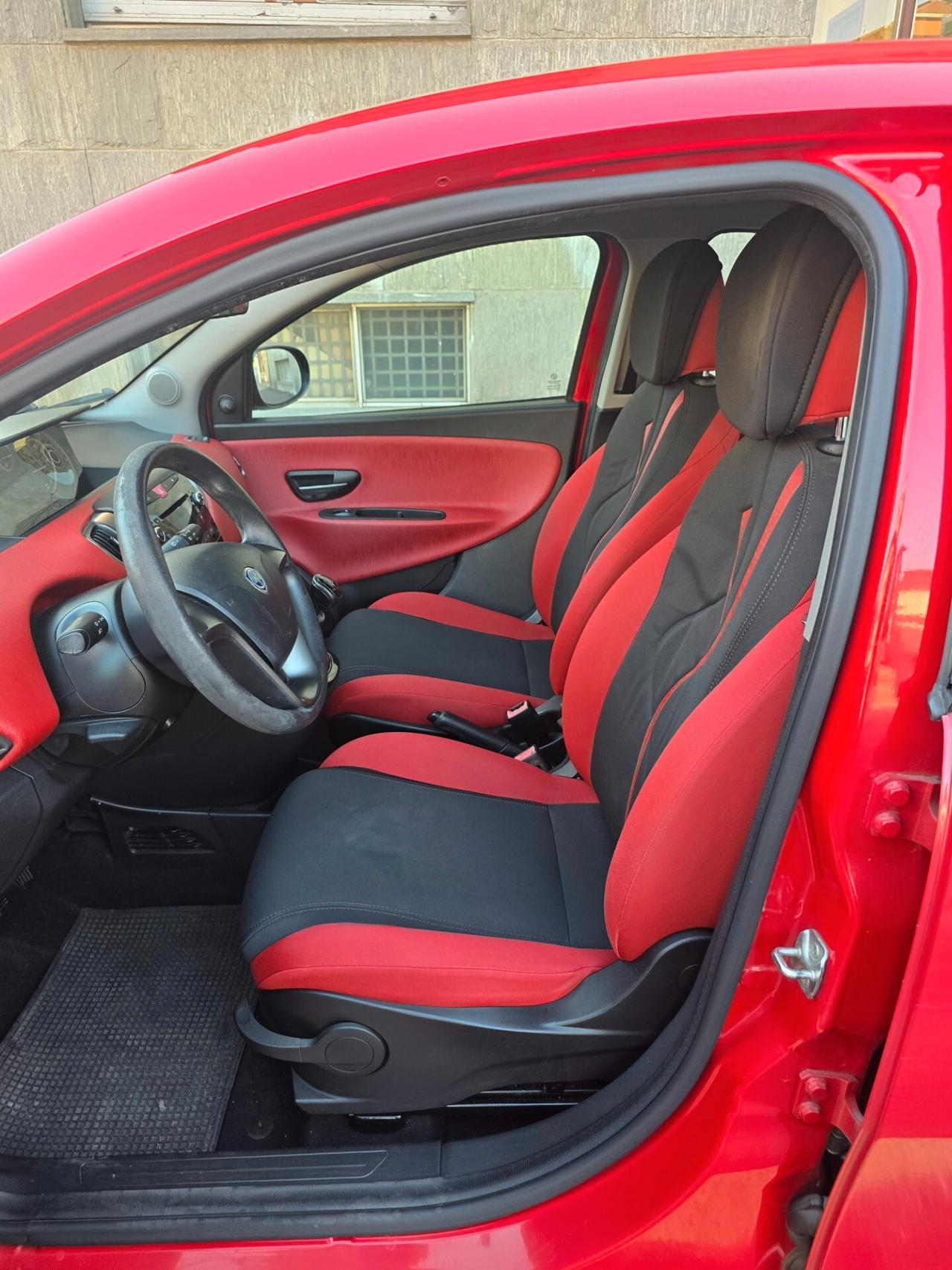 Lancia Ypsilon 1.2 69 CV 5 porte