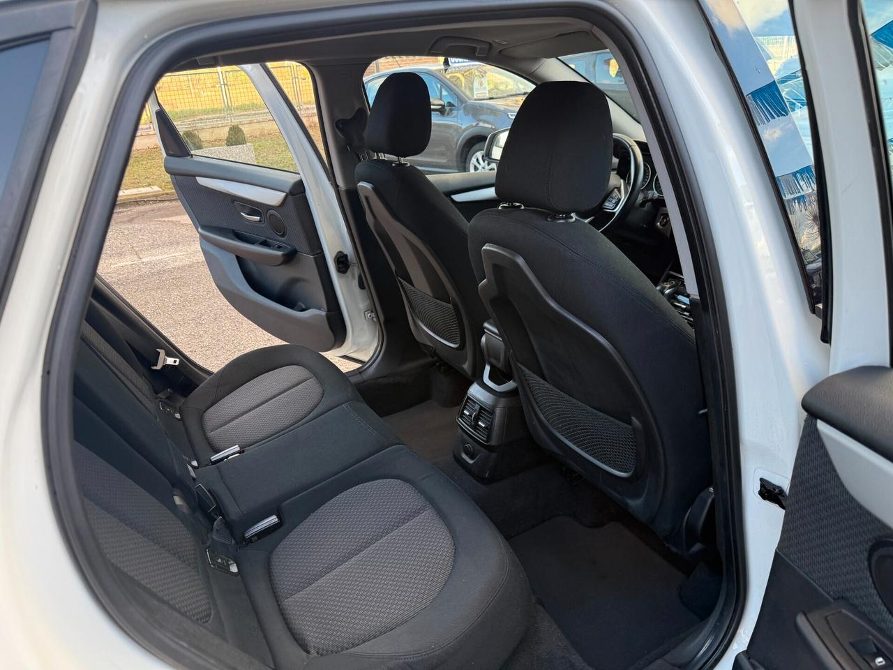 " PERFETTA " Bmw 216 D Active Tourer Advantage