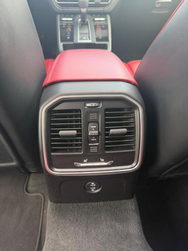 PORSCHE Macan 2.0 T