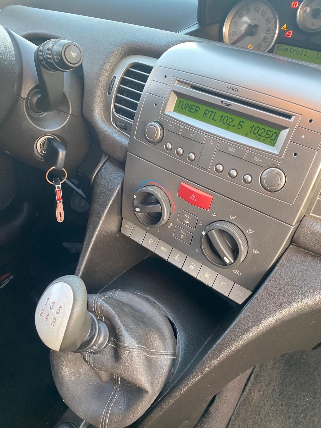 Lancia Ypsilon 1.2 Oro Giallo