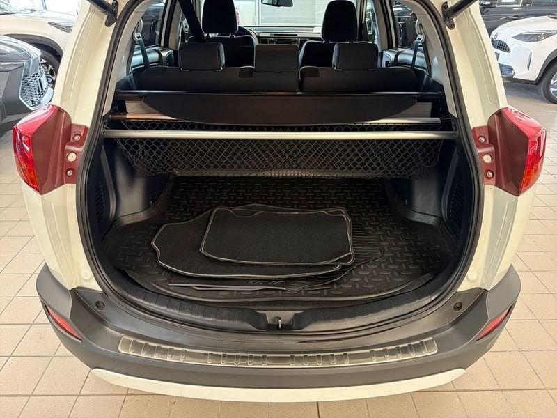 Toyota RAV4 2WD 2.0 D-4D (124CV) MT STYLE WHITE EDITION