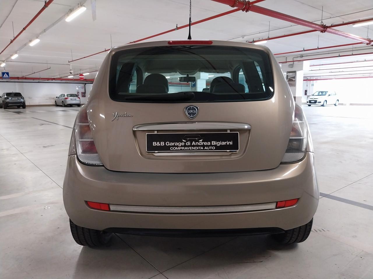 Lancia Ypsilon 1.3 MJT 75 CV VERSUS automativa - ok neopatentati