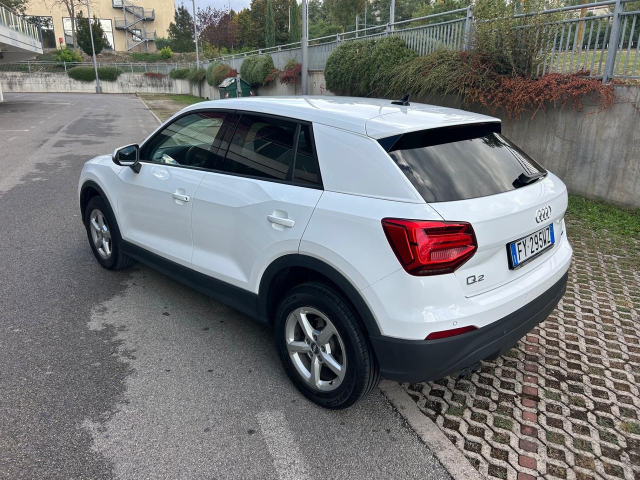 Audi Q2 35 TDI quattro S tronic Business