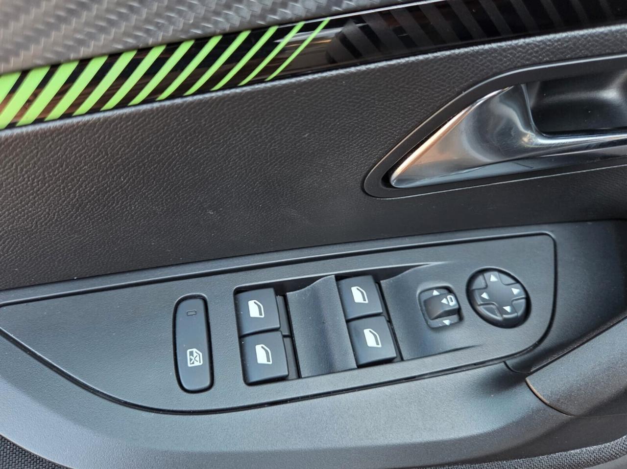 Peugeot 2008 Hybrid 136 e-DCS6 Style