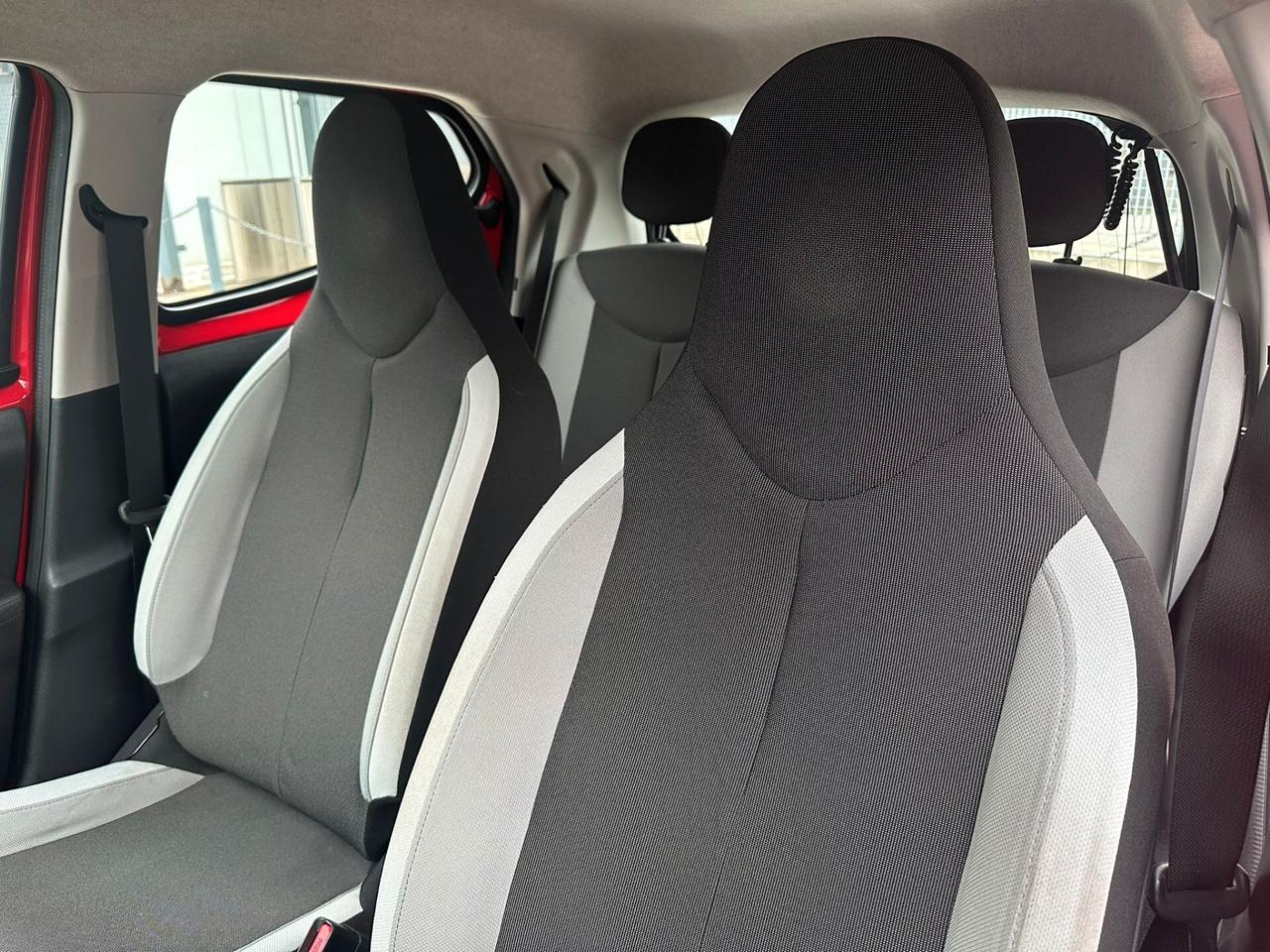 Toyota Aygo 1.0 VVT-i 69 CV 5 porte x-cite