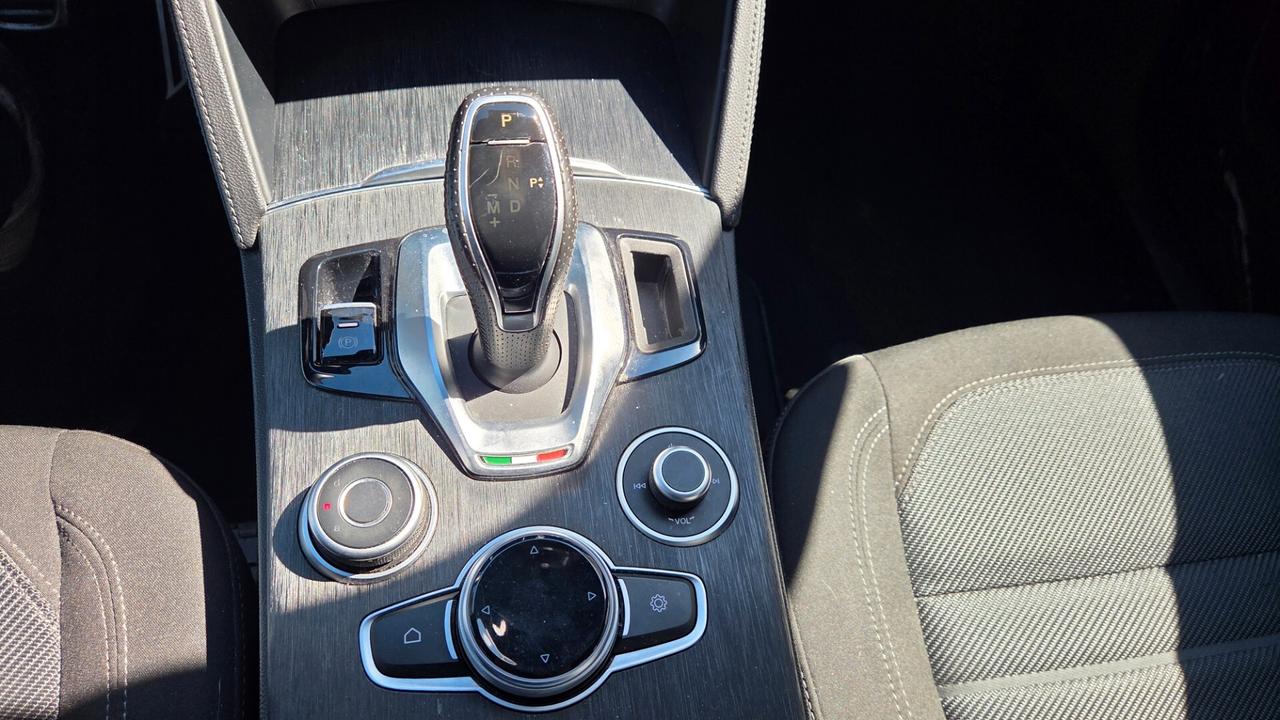 Alfa Romeo Stelvio 2.2 Turbodiesel 160 CV AT8 RWD Super Business