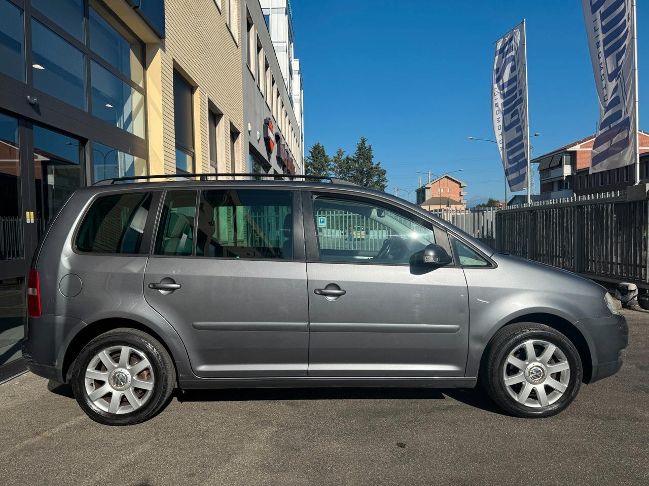 Volkswagen Touran 1.6 16V FSI Highline NEOPATENTATO