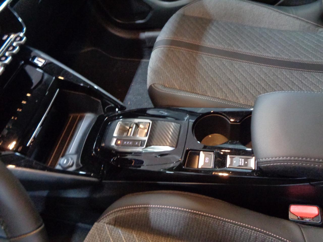 Peugeot 208 Hybrid 136 e-DCS6 Allure