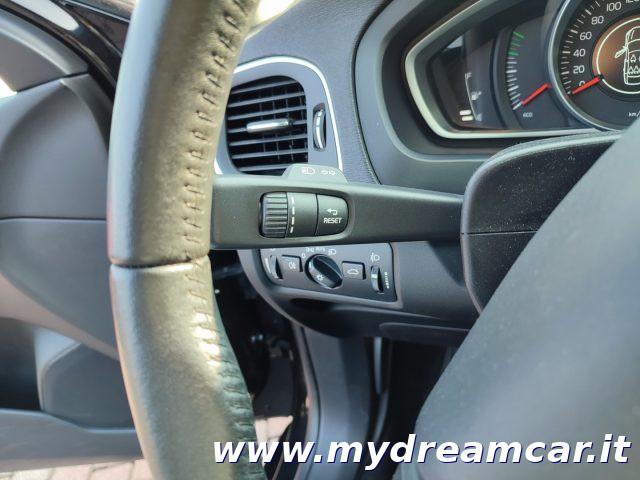 VOLVO V40 D3 Geartronic Momentum