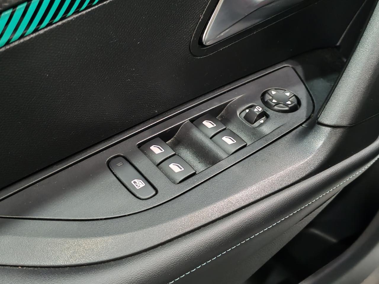 Peugeot 2008 PureTech 130 S&S Allure Pack 2022