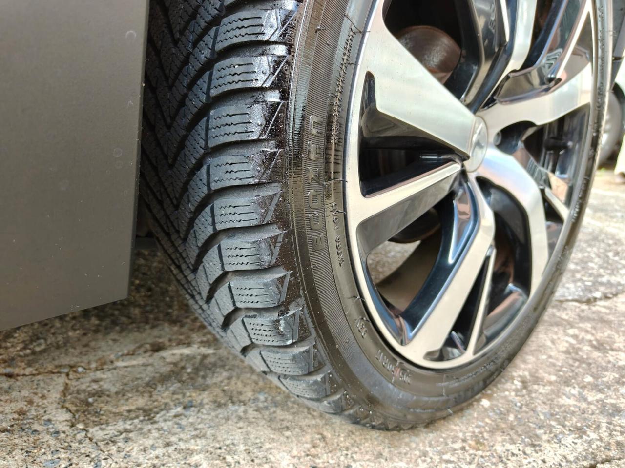 Peugeot 2008 1.6 HDI – Allure - 2014