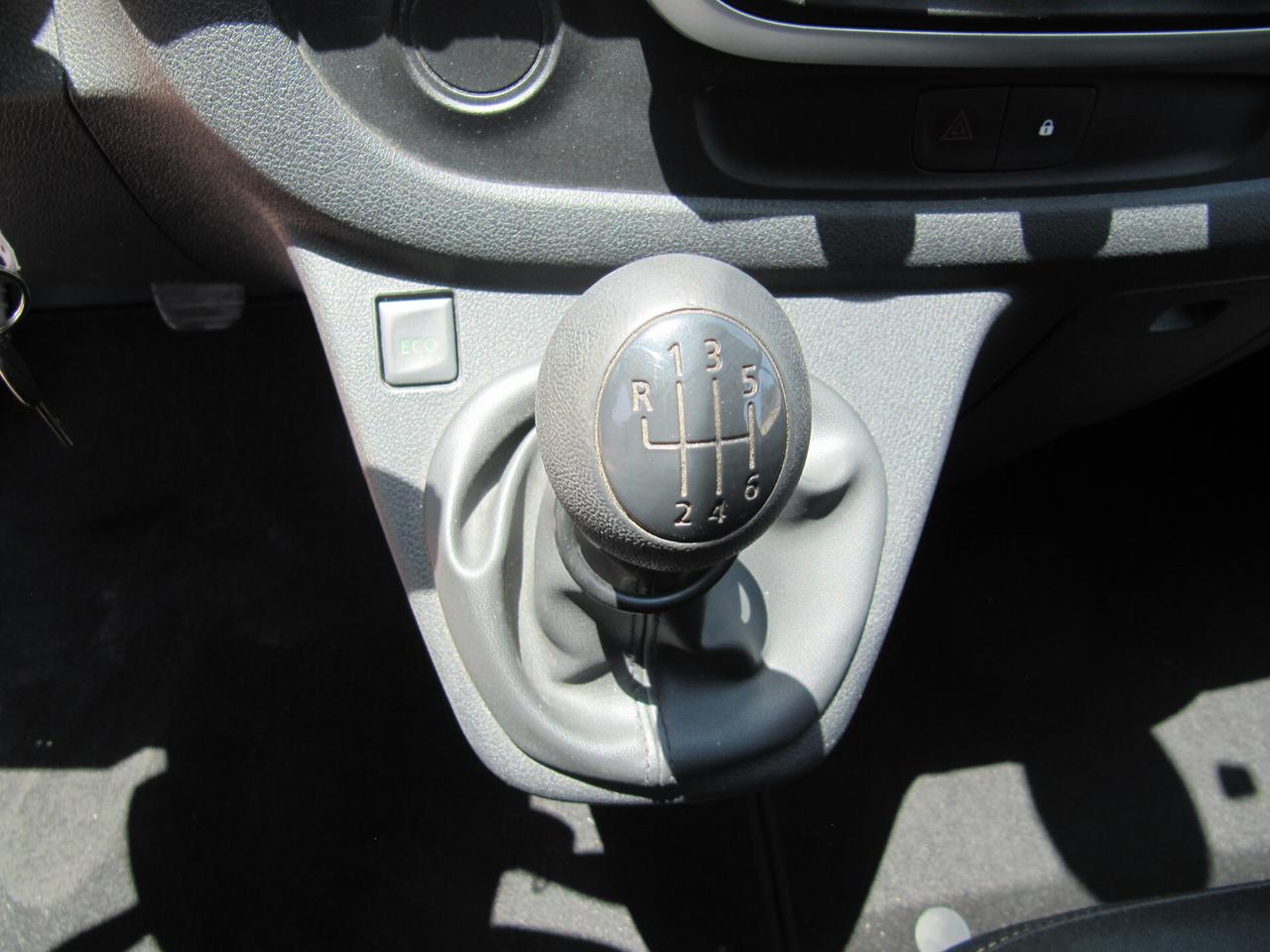 NISSAN NV300