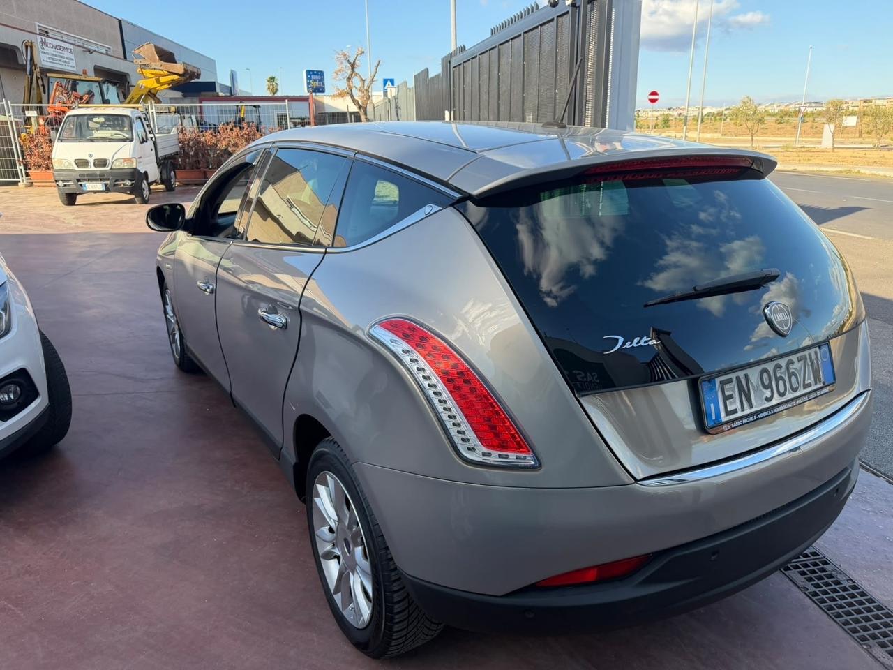 Lancia Delta 1.6 MJT DPF Silver