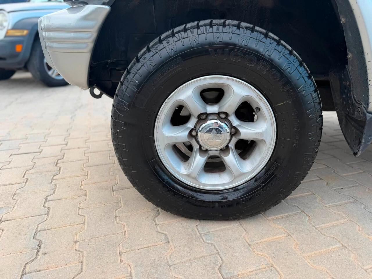 Mitsubishi Pajero 2.5 TDI Metal-top GLS Target con gancio di traino Ellebi