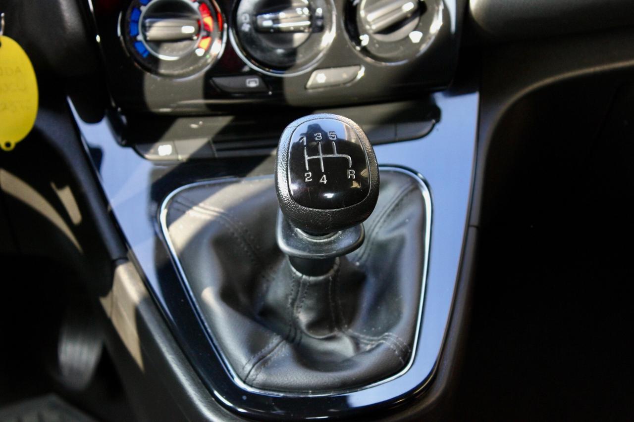 Lancia Ypsilon 1.2 69 CV 5 porte Gold SENSORI APP. TAGLIANDATA