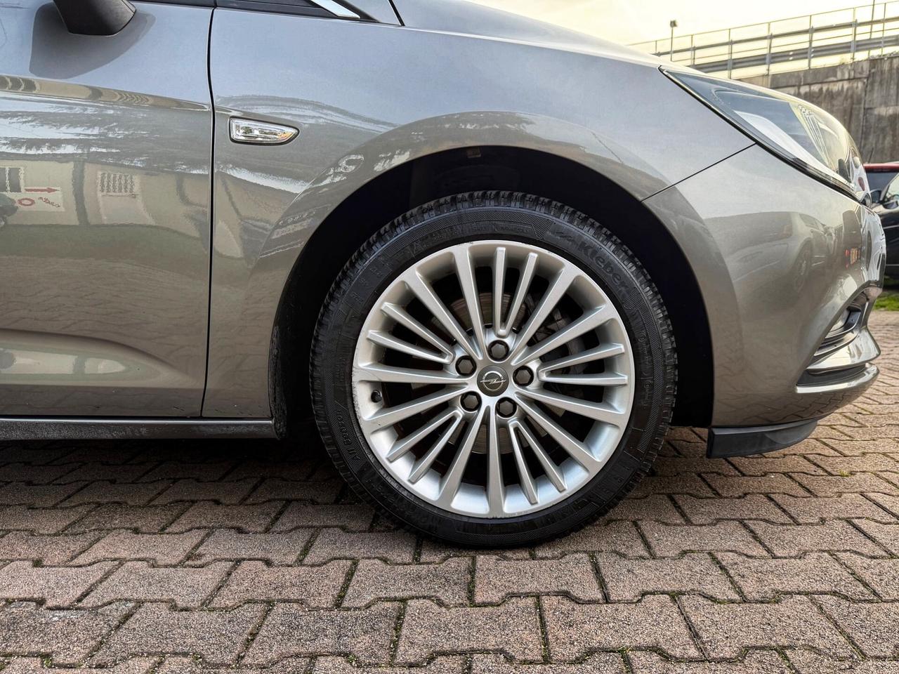 Opel Astra 1.6 CDTi 110CV AUTOMATICA NAVIGA CRUISE CAMERA OK NEOPATENTATI