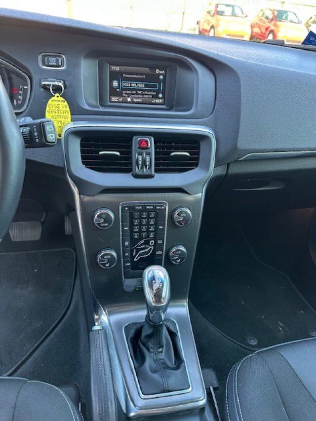 VOLVO V40 D3 Geartronic Momentum
