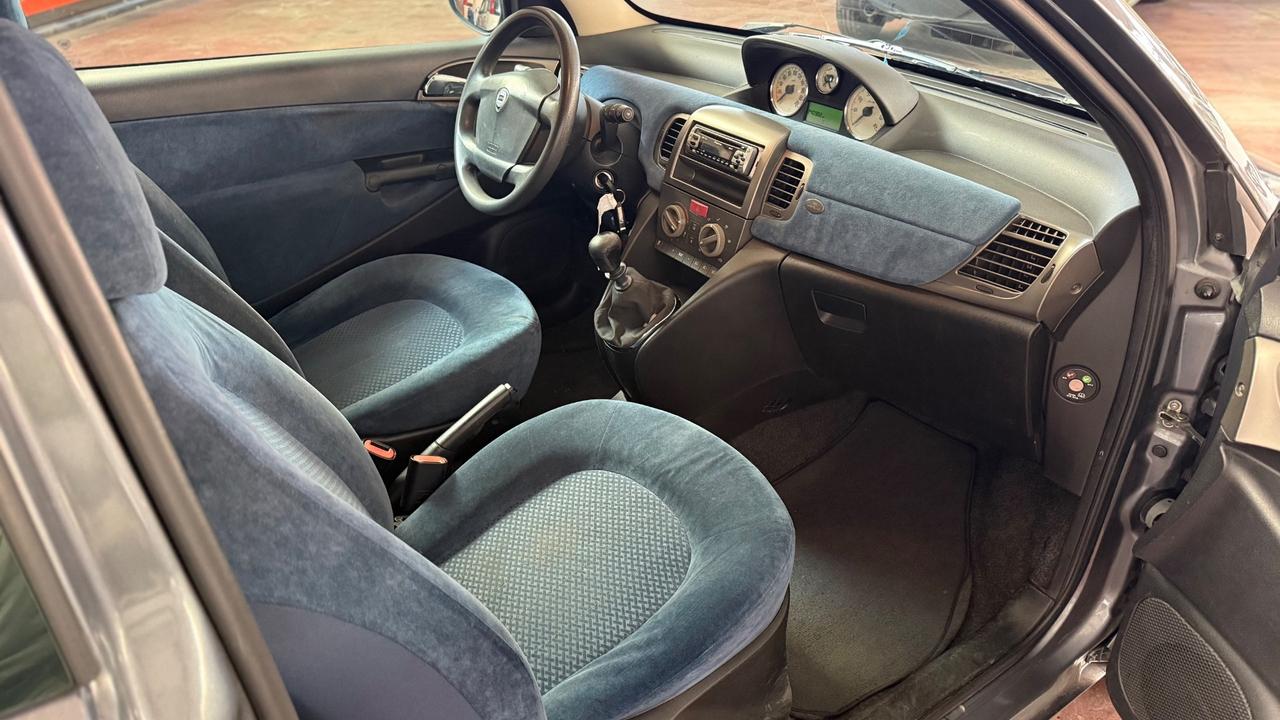 Lancia Ypsilon 1.2 16V Platino