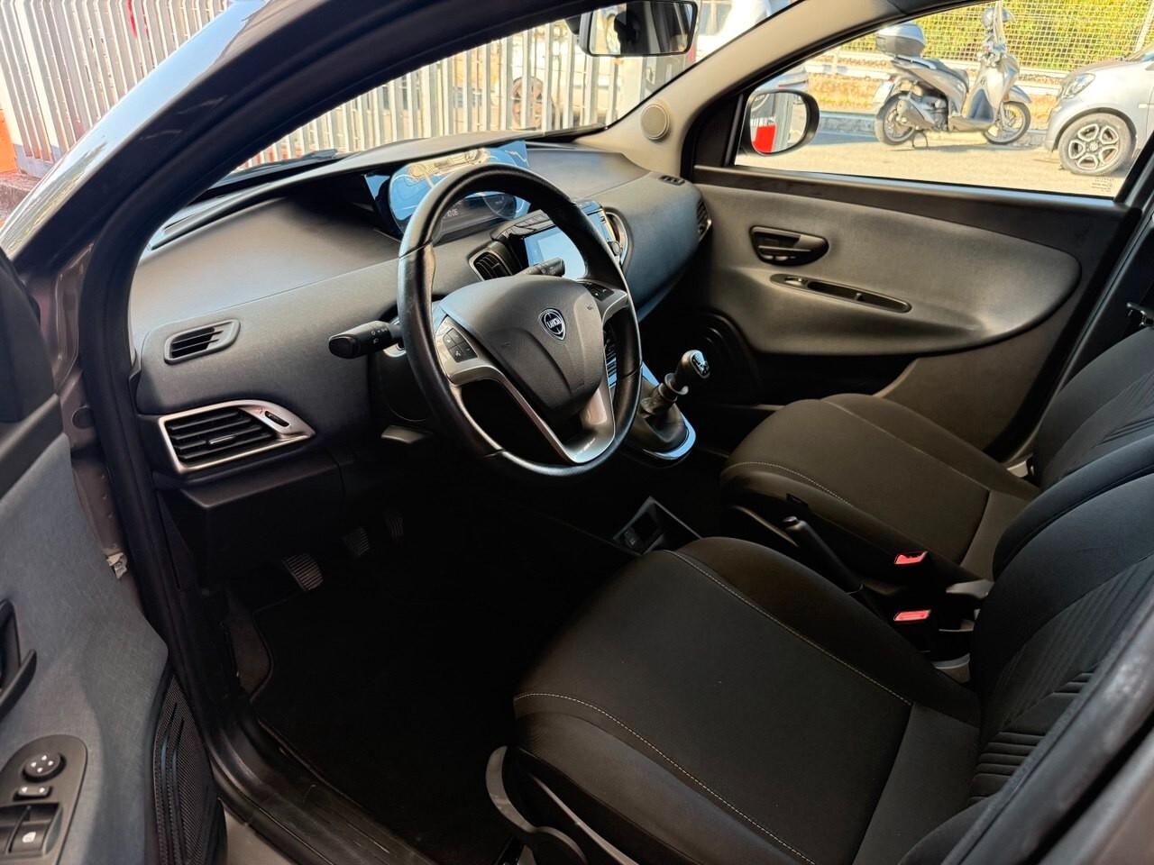Lancia Ypsilon 1.0 FireFly 5 porte S&S Hybrid Gold - SENZA VINCOLI FINANZIARI