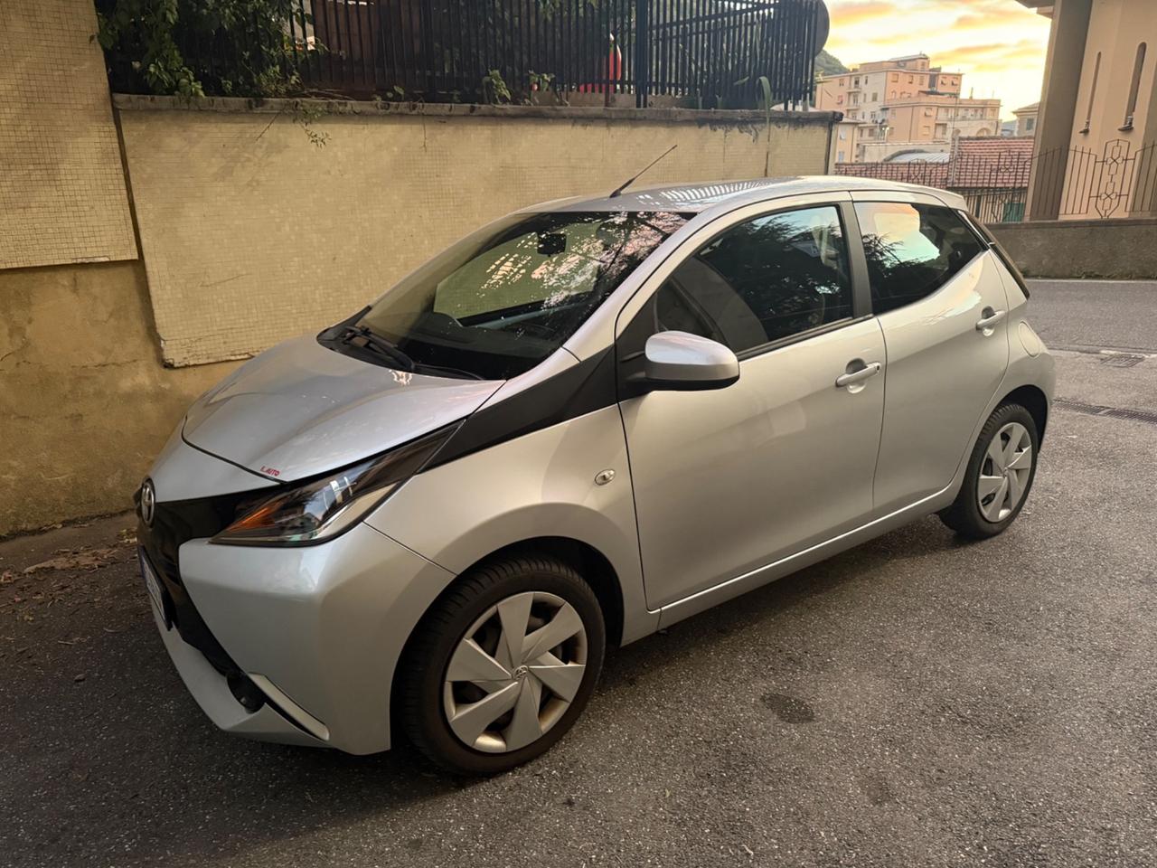 Toyota Aygo 1.0 VVT-i 69 CV 5 porte x-play
