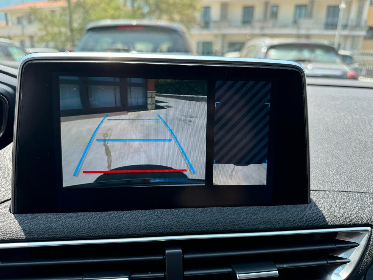 Peugeut 3008 1.5 130 cv At 8 Allure + Fari