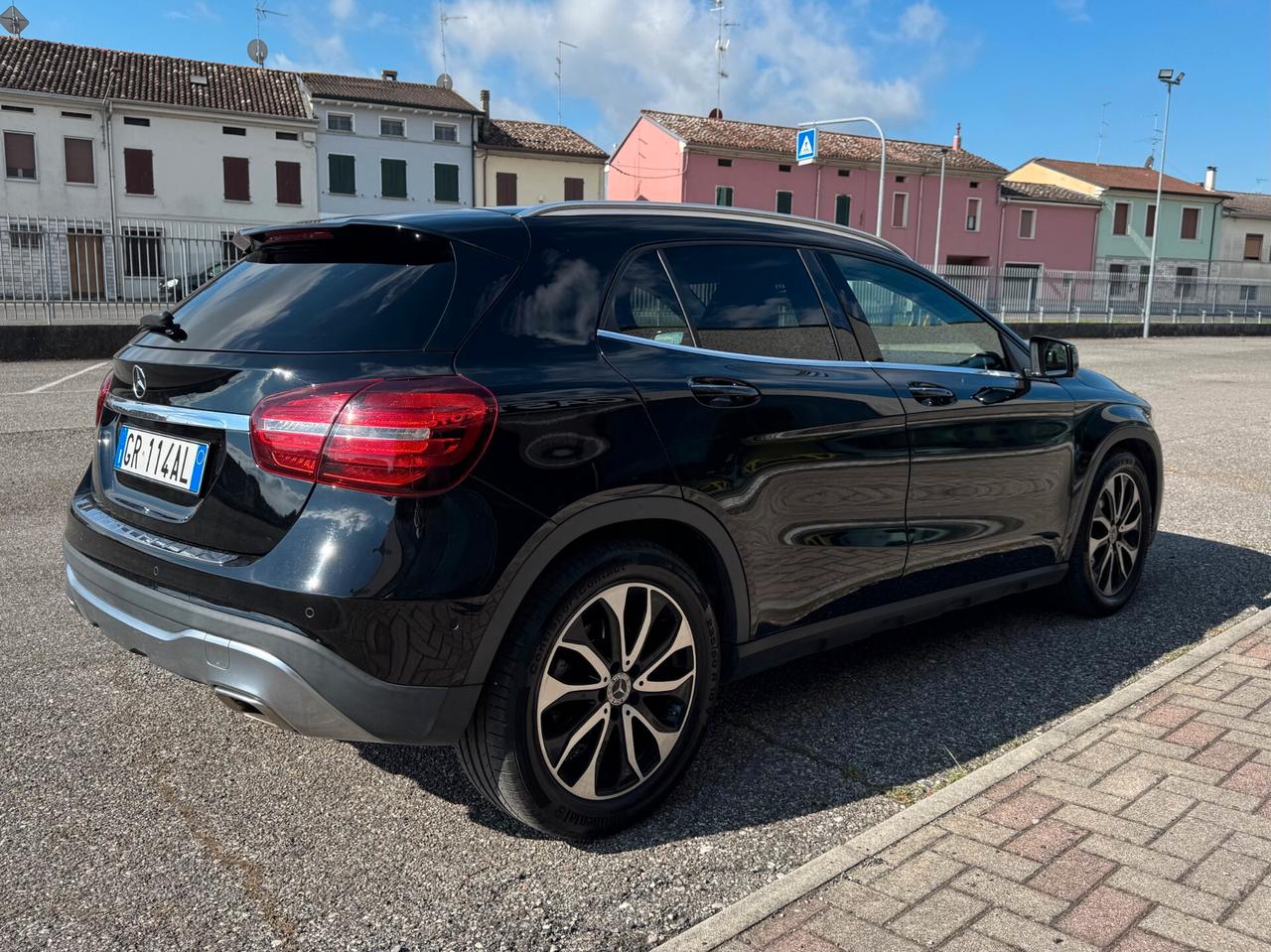 Mercedes GLA 180 Premium Plus