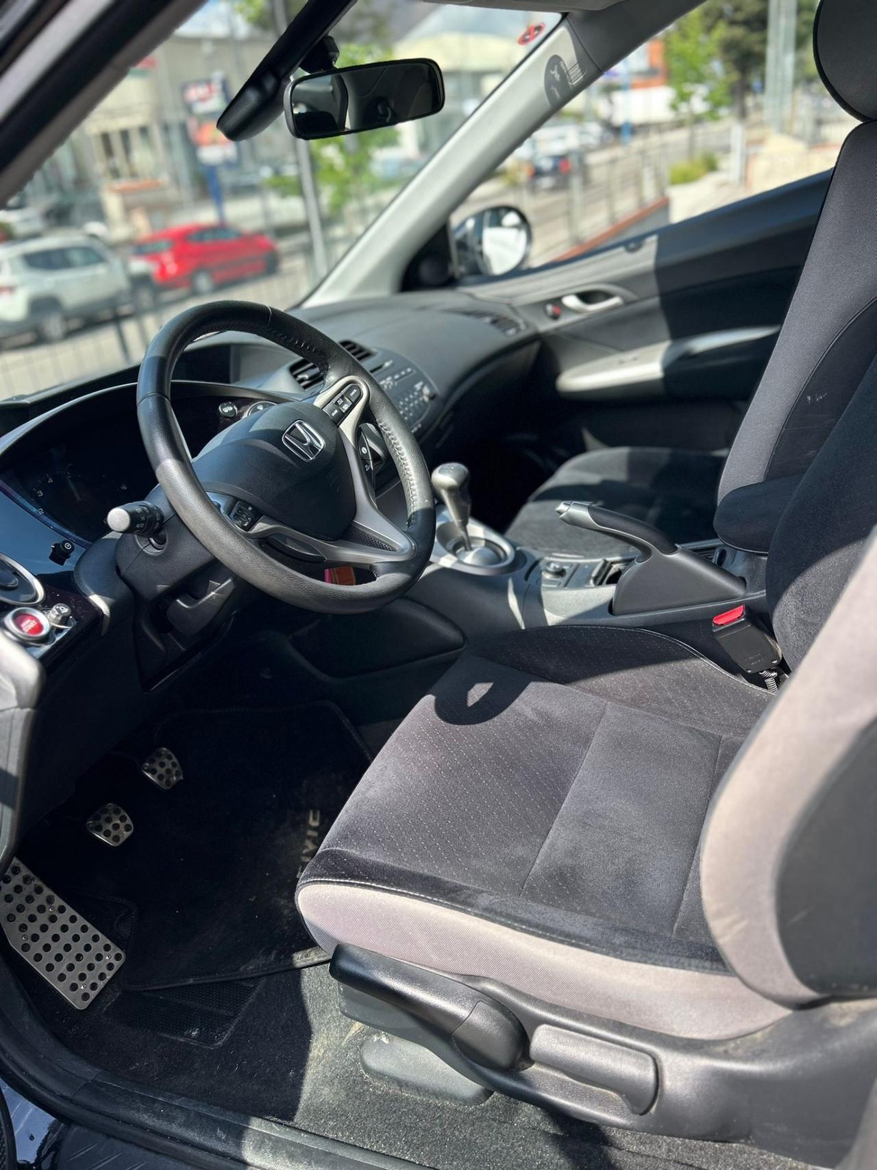 Honda Civic 1.8 i-VTEC 5p. Exec. LH i-P i-Sh