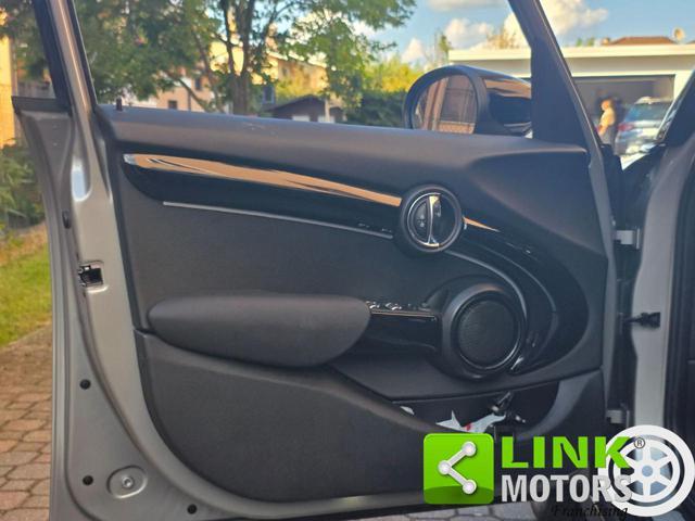 MINI Cooper 1.5 Cooper Essential 5 porte