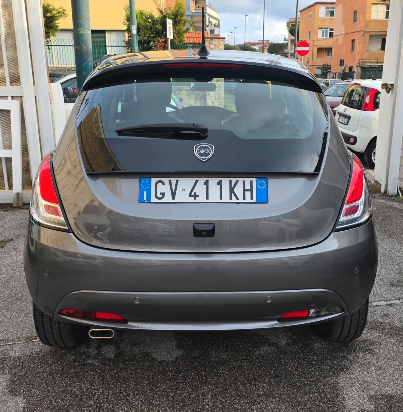 Lancia Ypsilon 1.0 FireFly 5 porte S&S Hybrid Platino