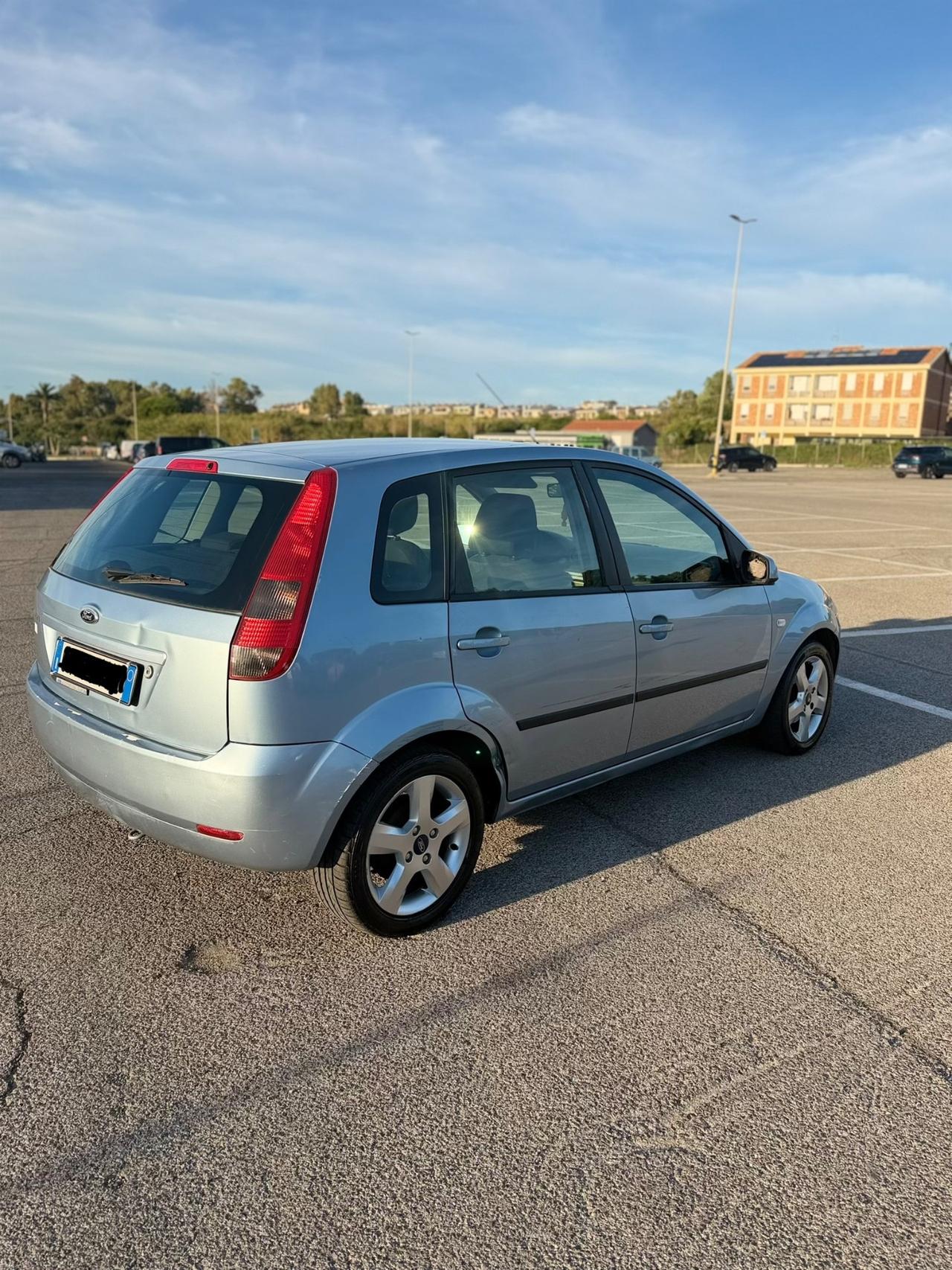 Ford Fiesta 1.2 16V 5p. Ghia