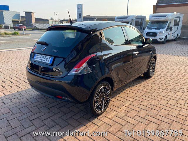 LANCIA Ypsilon 1.0 FireFly 5 porte S&S Hybrid Silver NEOPATENTATO