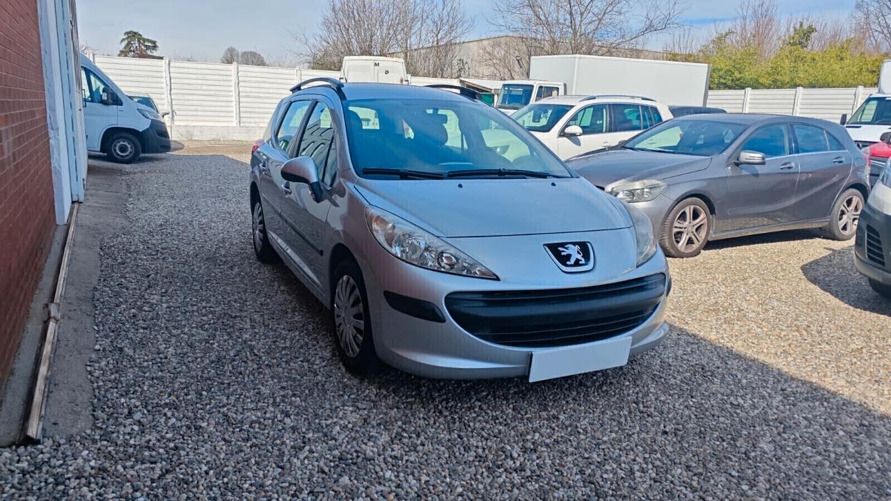 Peugeot 207 1.4 8V 75CV 5p. ONE Line