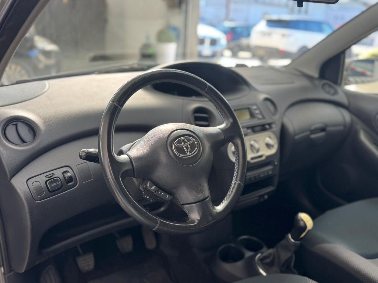 Toyota Yaris 1.0i 16V OK NEOPATENTATI