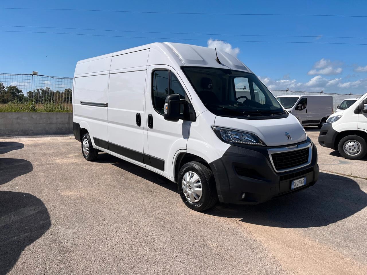 Peugeot BOXER PREMIUM 335 L3H2 2.2 BLUEHDI 140 CV.