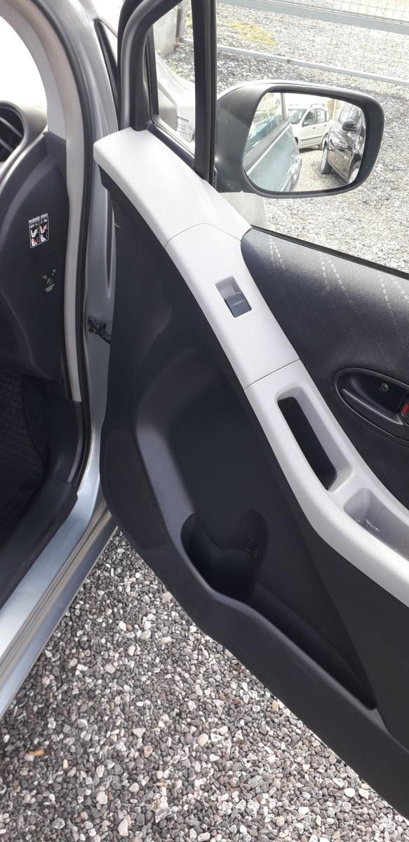 TOYOTA - Yaris - 1.0 5p. Sol