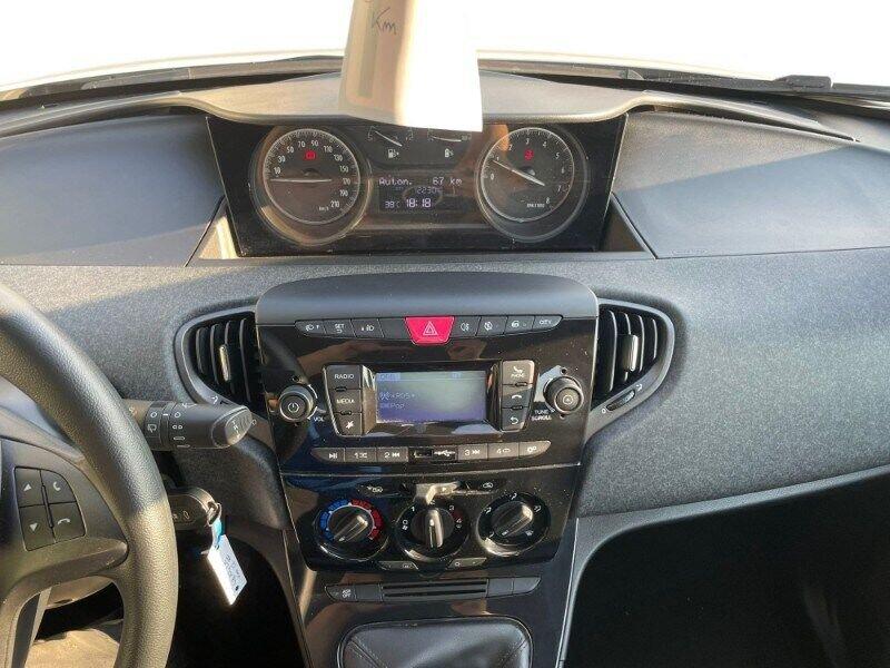 Lancia Ypsilon Ypsilon 1.0 FireFly 5 porte S&S Hybrid Ecochic Silver