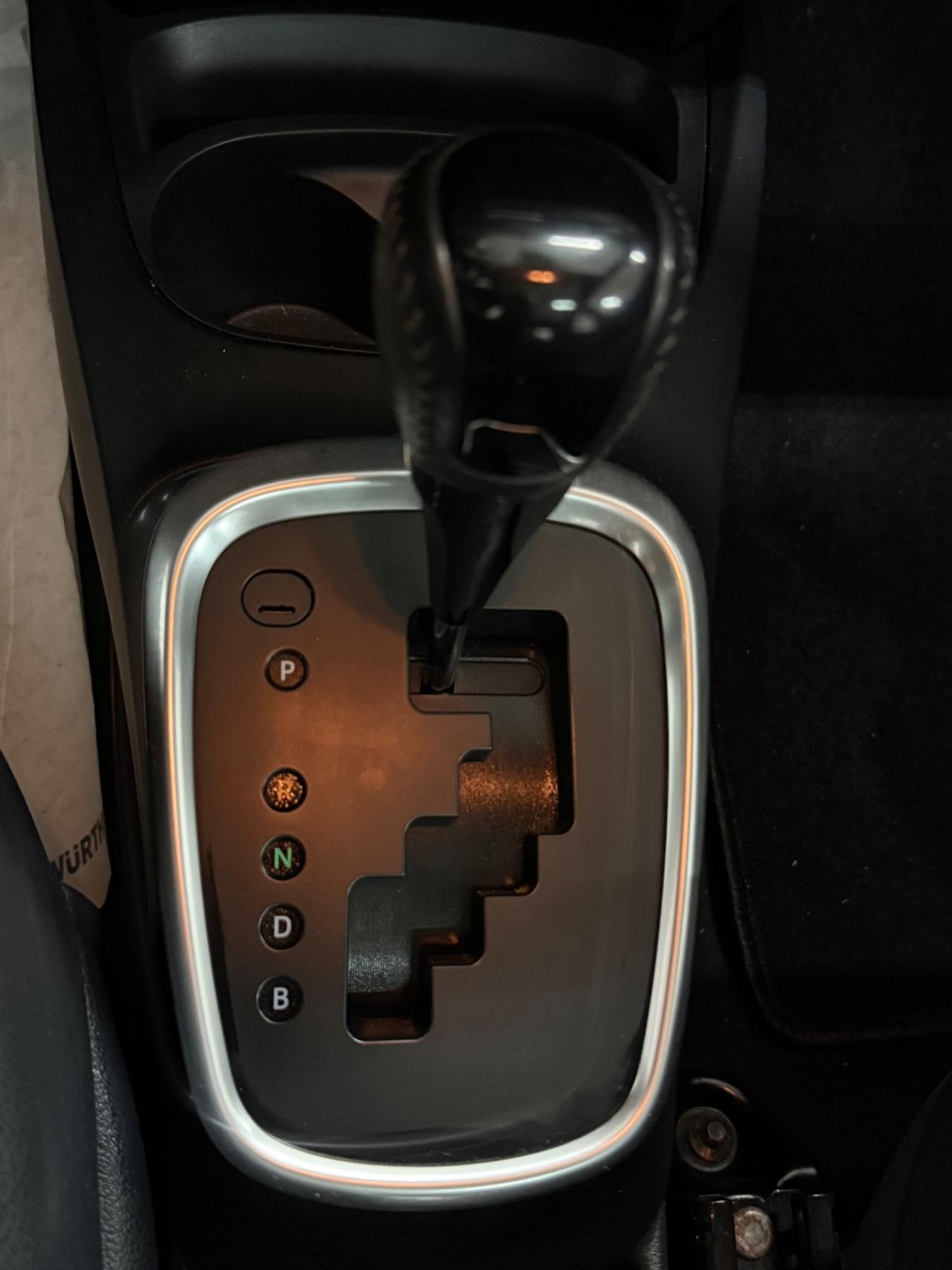 Toyota Yaris HYBRID AUTOMATICA